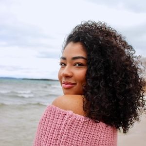 Meet your Posher, Alia